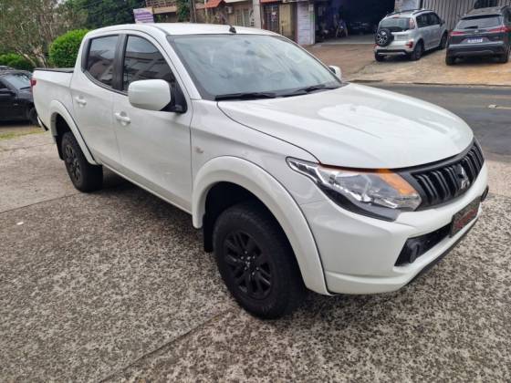 MITSUBISHI L200 TRITON 2.4 16V TURBO DIESEL GL CD 4X4 MANUAL MITSUBISHI L200 TRITON 2.4 16V TURBO DIESEL GL CD 4X4 MANUAL